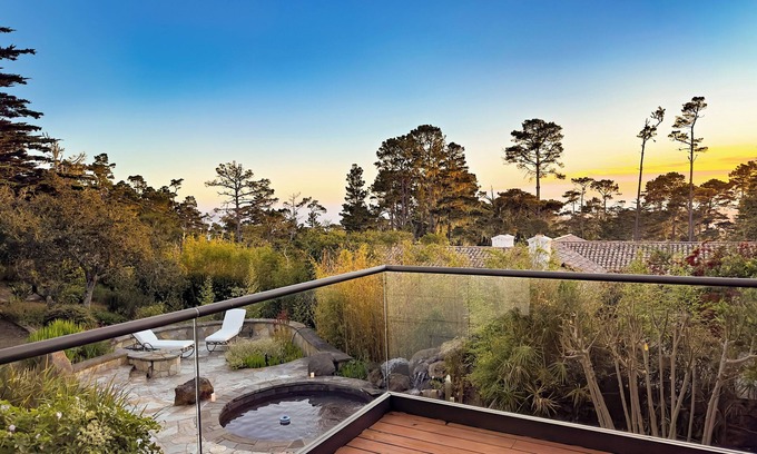 Del Monte Forest Casa | Pebble beach secret golfers retreat with hot tub and gym LX92