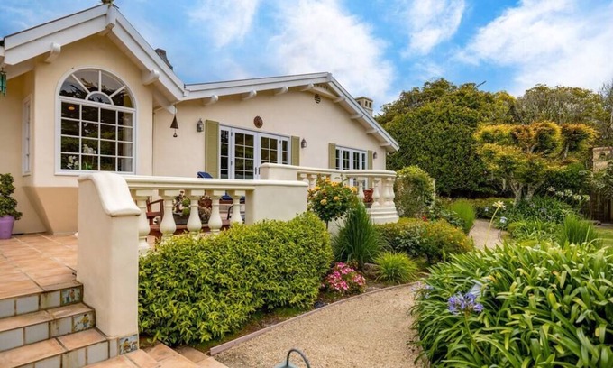 Del Monte Forest Casa | Pebble Beach Sweet Pea Generator/2 min walk to beach