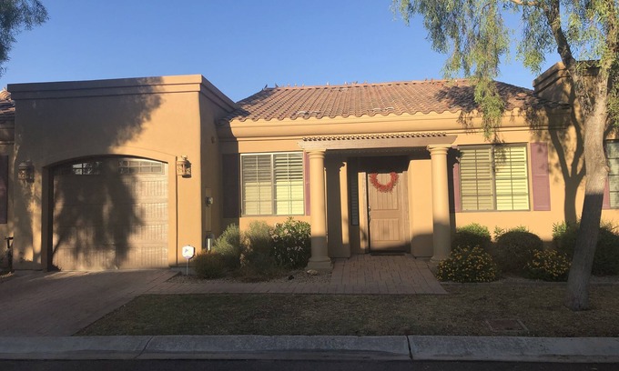 Palm Valley Condominio | Nuevo - ¡Comunidad cerrada de Pebble Creek! Golf, estadio de la NFL, hockey, entrenamiento de primavera