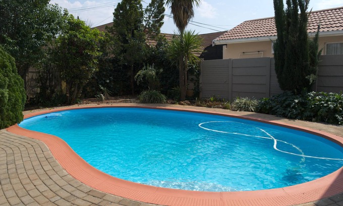 Fichardt Park Casa | Pebble Fountain Guesthouse