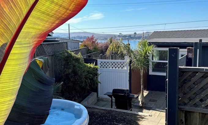 Old Town Casa | Peek a Bay View Cottage l Pet-Friendly