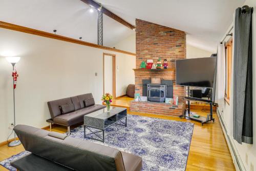 Salem Casa | Peek-a-Boo Lake Views and Yard Windham Home