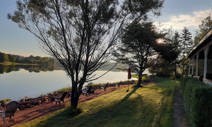 Cardigan Apartamento | PEI Waterside Apt. #3, quiet waterfront Apt., beach, scenic view, great sunsets