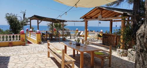 Sinarades Apartamento | Pelekas Beach Apartments Rolling Stone