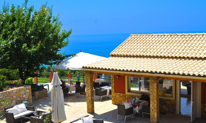 Parelia Apartamento | Pelekas Beach, Studio Apartments With a Pool