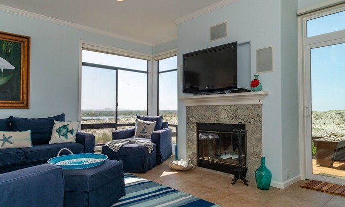 Moss Landing Condominio | Pelican 54: Relax with an ocean view.