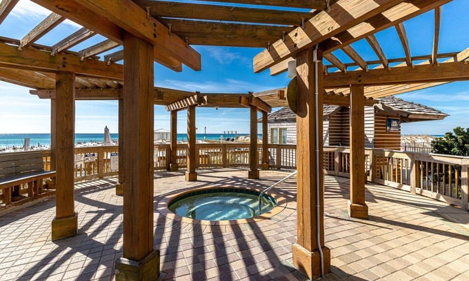 Destin Condominio | Pelican Beach 1811 1 Bedroom Condo by RedAwning