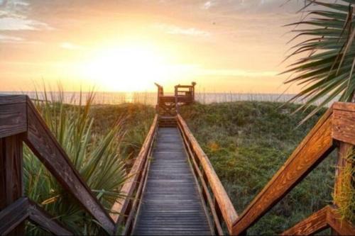 Crescent Beach Apartamento | Pelican Inlet-Cozy Beach Condo!
