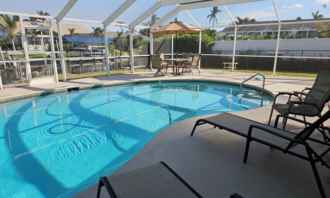 Eight Lakes Casa | Pelican Paradise Gulf Access Waterfront Pool/home