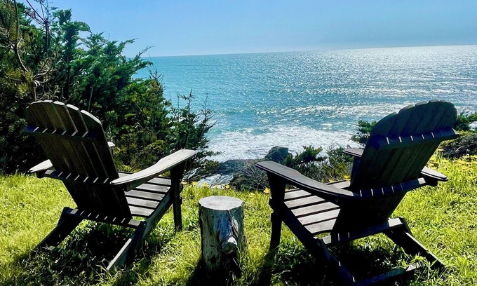 Gualala Casa | Pelican Point -- Oceanfront Blufftop on 1 Acre, Hot Tub, Dog Friendly!