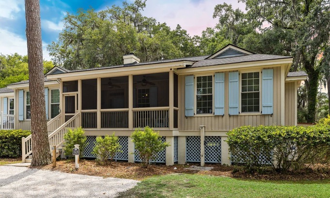Melrose on the Beach Casa | Pelican’s Perch Cottage - Fido Friendly