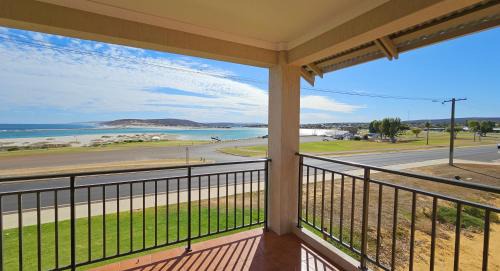 Kalbarri Villa | Pelican Shore Villa 2 - Kalbarri WA