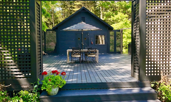 Pemaquid Cabaña | PEMAQUID HARBOR-3B / 2B Victorian Mansard-Tennis Court-Pet Friendly- $ 1750 / week
