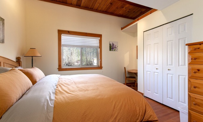Pemberton Apartamento | Pemberton Valley 1 bedroom suite WIFI parking walk to Village Mount Currie views