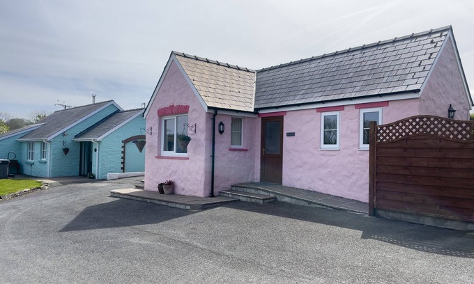 Tremain Cabaña | PEN- Y- BRYN @ CANLLEFAES, pet friendly, with pool in Cardigan
