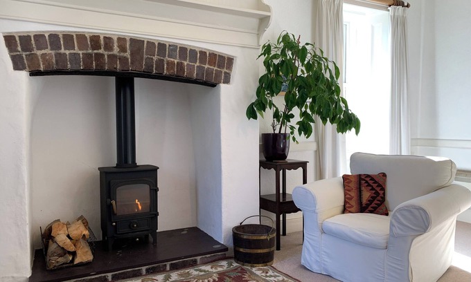 Cylch-Y-Garn Cabaña | Pen y Graig - Front Wing, Church Bay, sea views, 500m to beach.