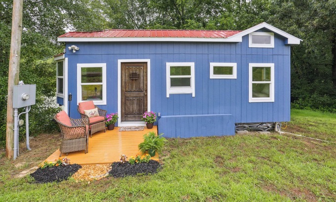 Pendergrass Cabina | Pendergrass Tiny Home Cabin on Pond w/ Fire Pit!
