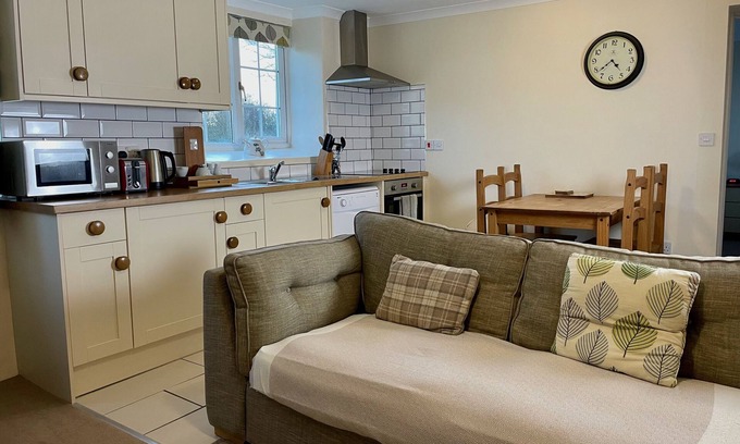 Trewassa Cabaña | Familiar-Rural-Baño con bañera-Vista al campo-Pendragon CottageHengroen