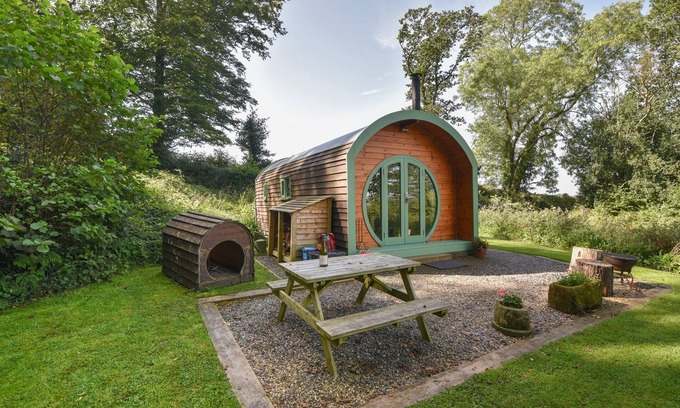 Axminster Cabaña | PENDRAGON POD, pet friendly, character holiday cottage in Axminster