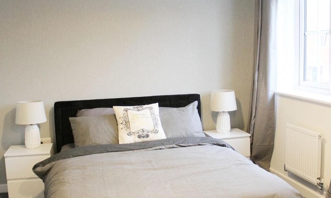 Peterborough Casa | Penelope Maison - London in 50 Mins, Free Parking, 1 BDRM Home