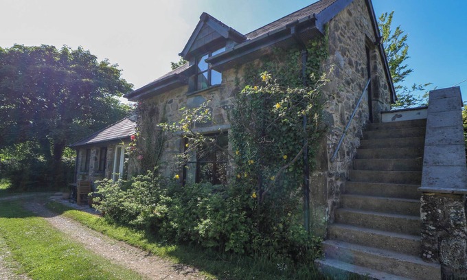 Newport Casa | PENFEIDR, pet friendly, with open fire in Newport, Pembrokeshire