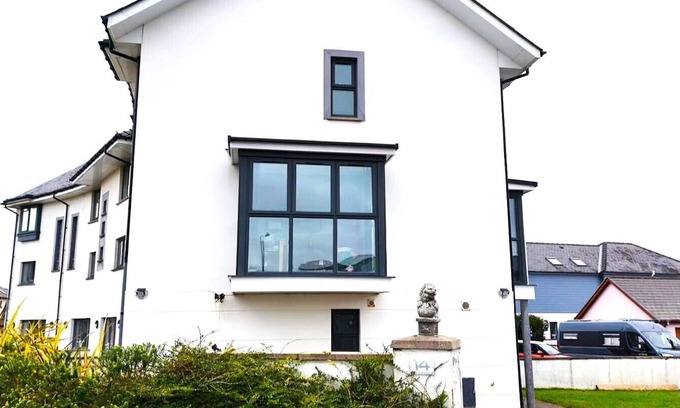 Pembroke Dock Casa | Penfro sea view- 3 bedrooms available