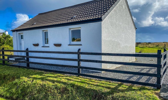 Isle of Lewis Cabaña | Peninsula Cottage near Stornoway/Pet friendly
