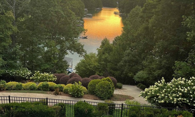 West Union Casa | Peninsula Sunset View of Keowee