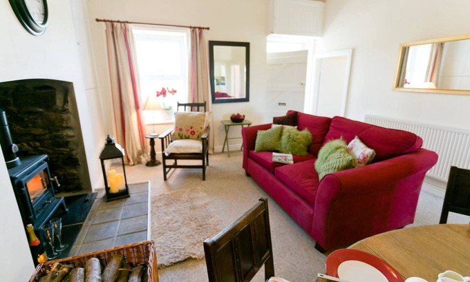 Ty Croes Cabaña | Penlon - a dog that sleeps 4 guests in 2 bedrooms
