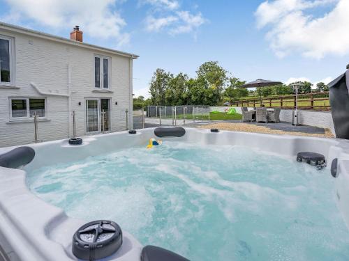 Llandysul Casa | Penlon Cwrws