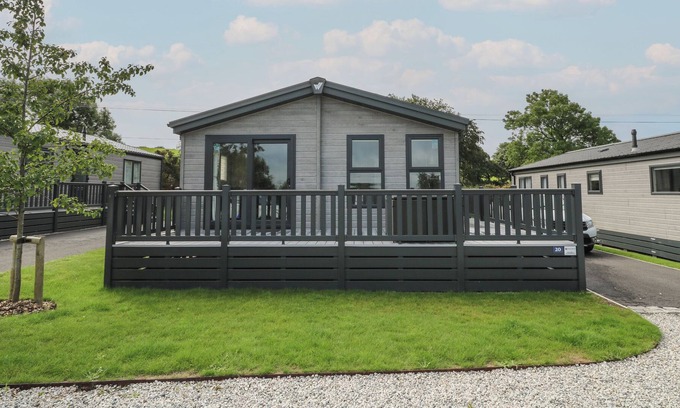 Fowey Cabina | PENMARLAM LODGE RETREAT 20, pet friendly, with a garden in Bodinnick