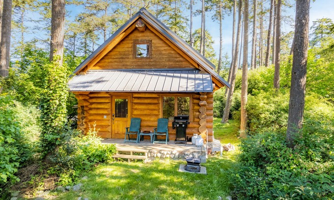 Oak Harbor Cabina | Penn Cove Overlook by AvantStay | Cabin w/ Views