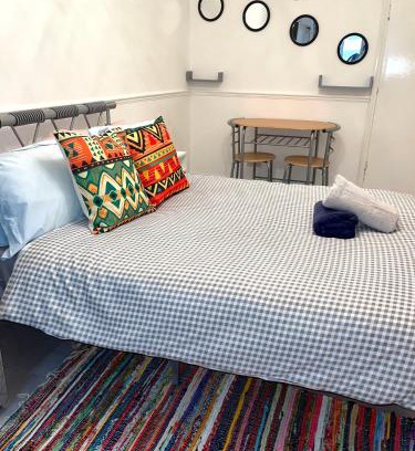 Havering Park Apartamento | Penn Gardens Spacious Studio - 3