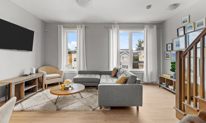Downtown St. John's Apartamento | Pennywell Prestige | 2 Bed | 1.5 Bath | Garage