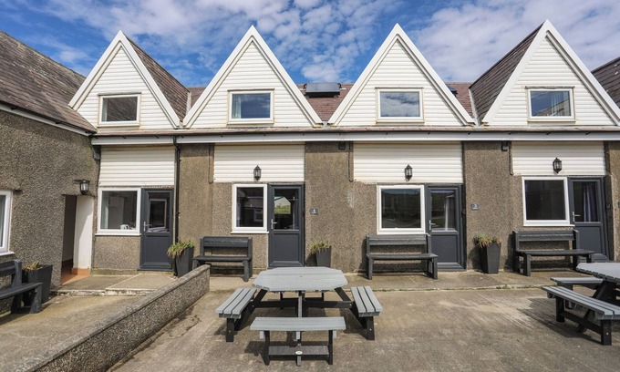 Llanengan Cabaña | PENRHYN - 4 TY'N DON, pet friendly in Abersoch