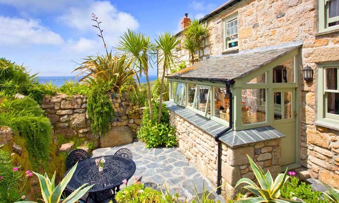 Sennen Cove Cabaña | Penrose, Beach Cottage, Sea Views, Garden & Patio