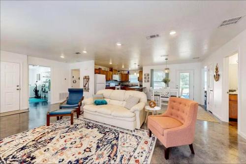 Northeast Pensacola Casa | Pensacola Coastal Retreat Near UWF Family-friendly