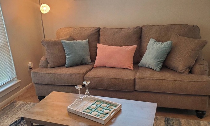 West Pensacola Casa | Pensacola House 3br/2ba Eaton Place. Ping Pong Table. Pet-Friendly fenced yard