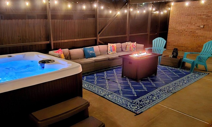 West Pensacola Casa | Pensacola Pool Home*NEW HOTTUB*Game Room*Fire Pit*Central Location