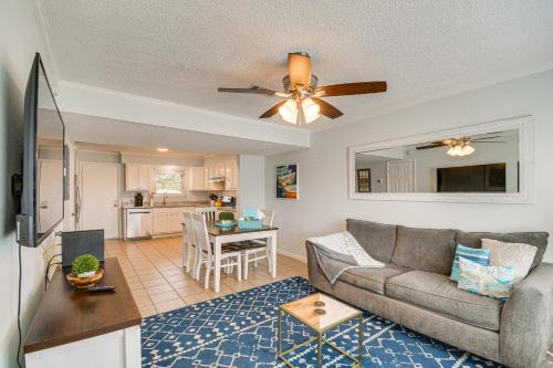 Siguenza Cove Casa | Pensacola Townhome with Shared Yard about 3 Mi to Gulf!