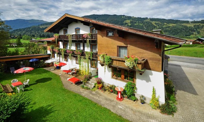 Saalfelden am Steinernen Meer Casa | Pension Erlhof