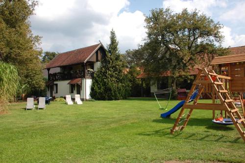 Burg-Dorf Apartamento | Pension Lukask