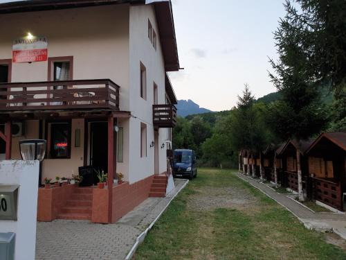 Caciulata Casa | Pensiunea Antonella