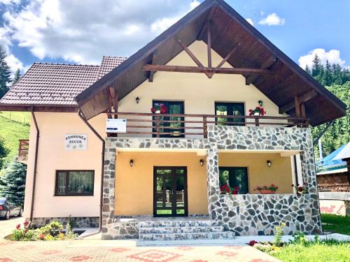 Damuc Casa | Pensiunea Bucur