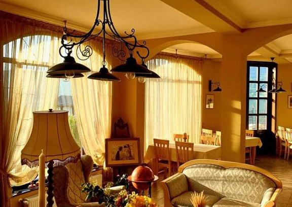 Eselnita Casa | Pensiunea Casa Mircea & Restaurant