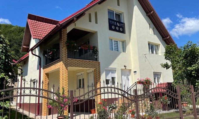 Oestii Paminteni Casa | Pensiunea casa Rareș