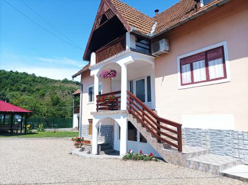 Vadu Crisului Casa | Pensiunea CORIMEN Vadu Crisului