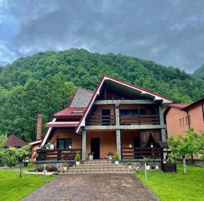 Malaia Casa | Pensiunea Cristalis