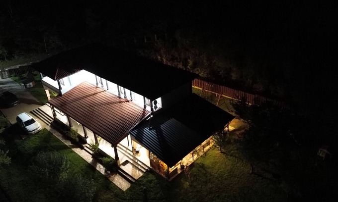Barnova Casa | Pensiunea Emelys