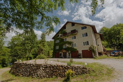 Pietroasa Casa | Pensiunea La Maison Verte